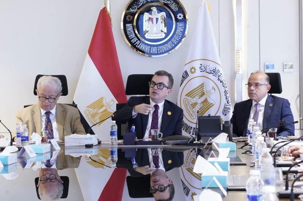 «التخطيط» و«المالية» ربط قواعد البيانات لحوكمة الموارد العامة