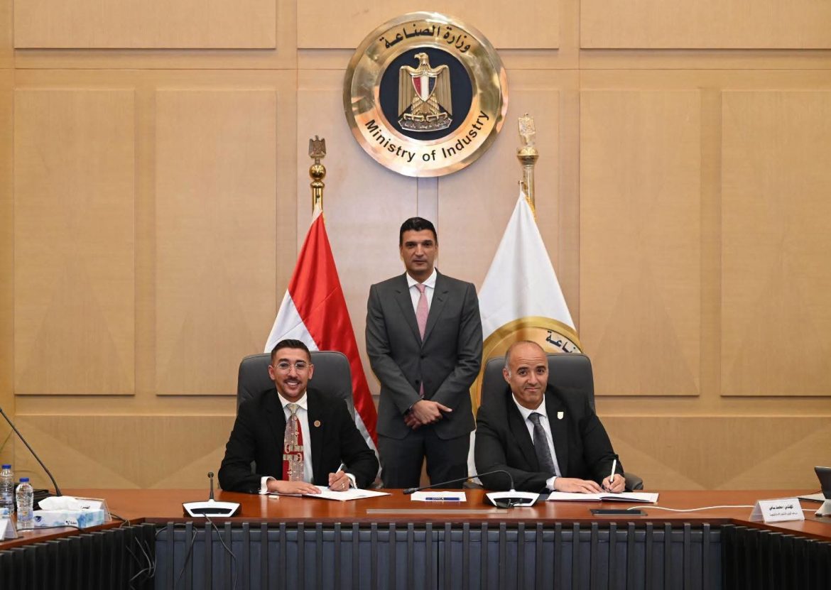 وزير الصناعة يشهد شراكة جديدة لتأهيل مهندسي السيارات بجامعة القاهرة