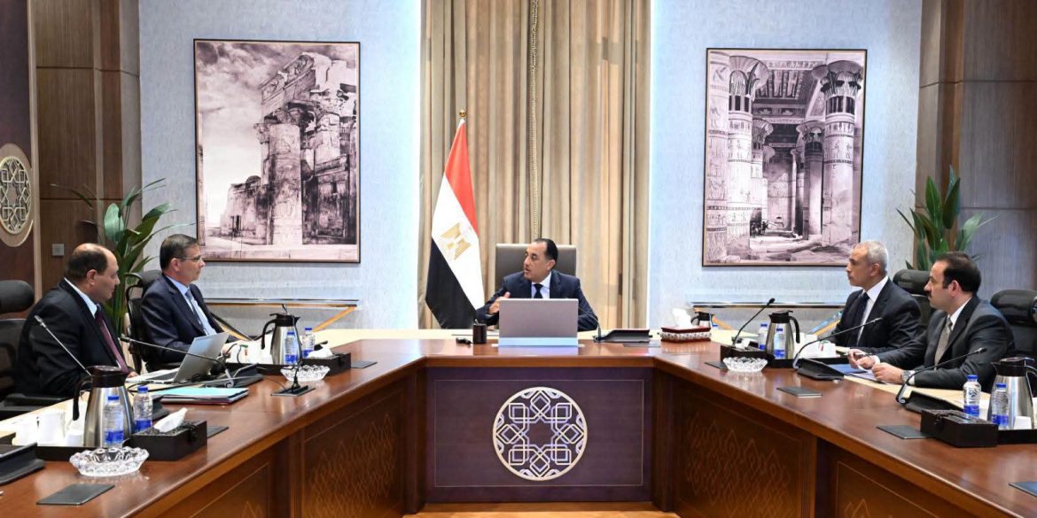 رئيس الوزراء يبحث التوسع في مشروعات الثروة الحيوانية لدعم الأسواق