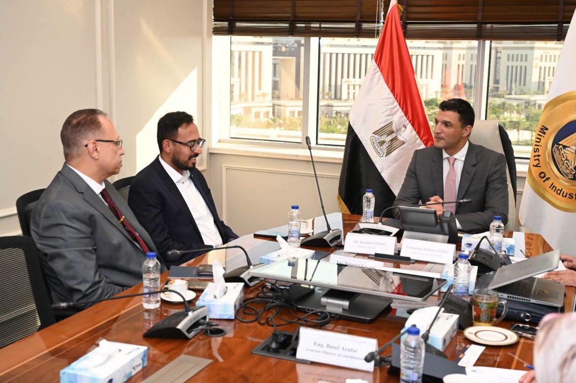 وزير الصناعة يناقش توسعات «جوتن» وخطط التصنيع المحلي