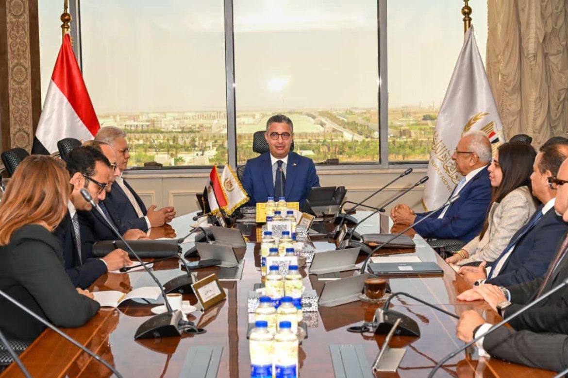 وزير التموين يبحث إدخال سلاسل تجزئة عالمية ضمن خطة تطوير المنافذ