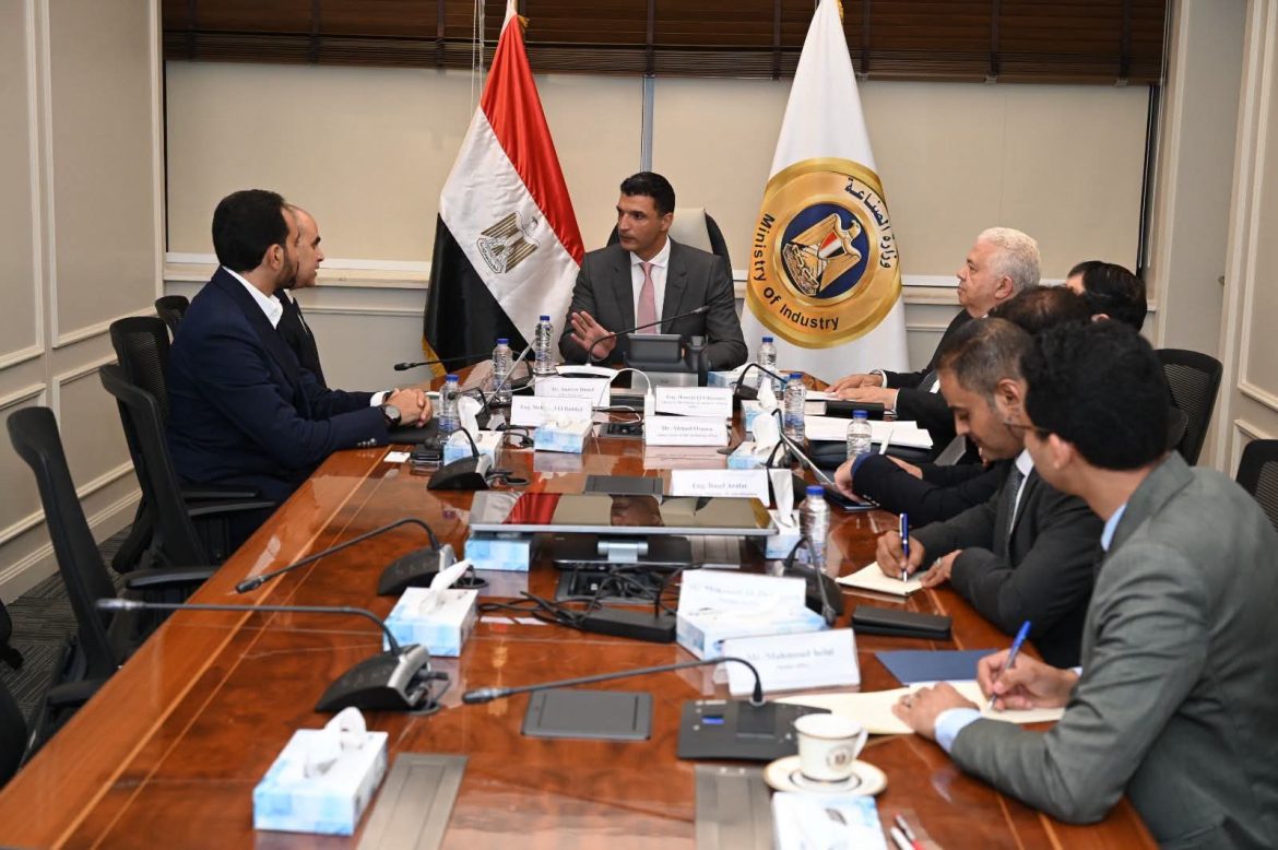 وزير الصناعة: التوسع في الطاقة المتجددة بالقطاع الصناعي أصبح ضرورة اقتصادية