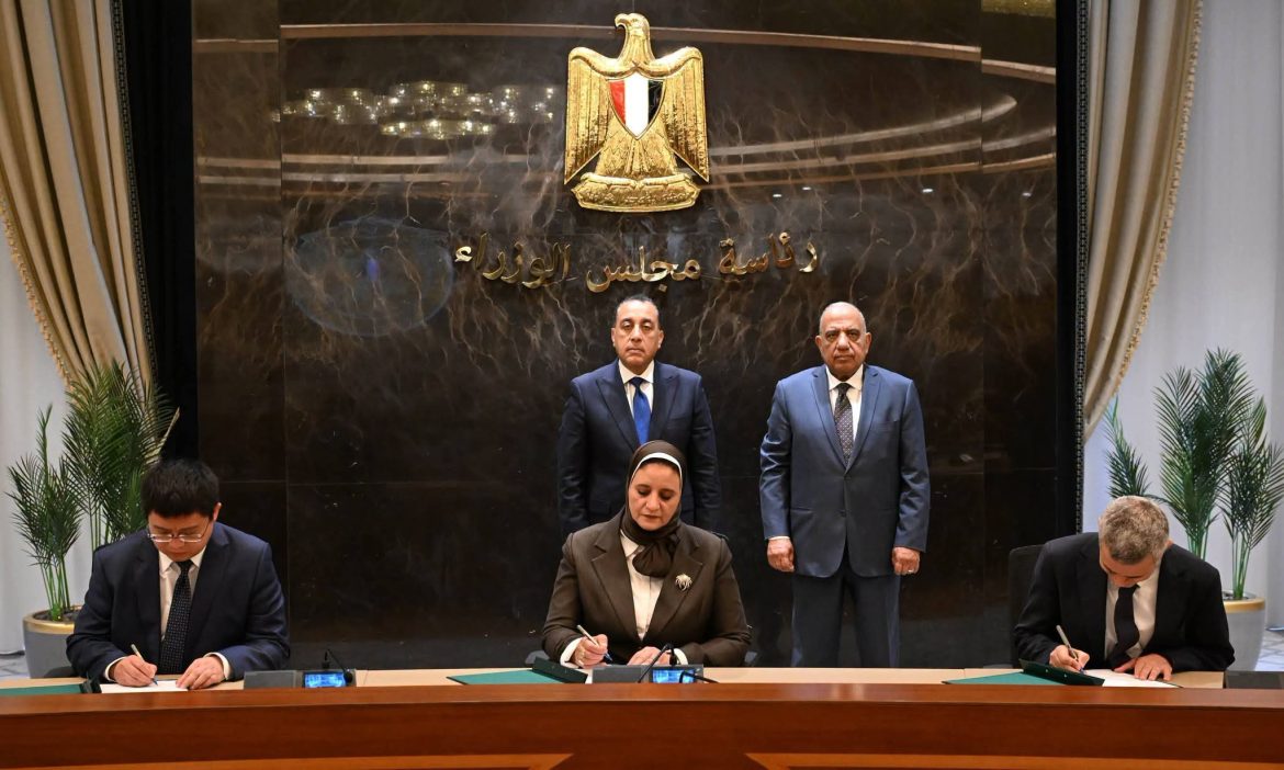 مصر تطلق أول مصنع لتوربينات الرياح ومشروع طاقة بـ2000 ميجاوات