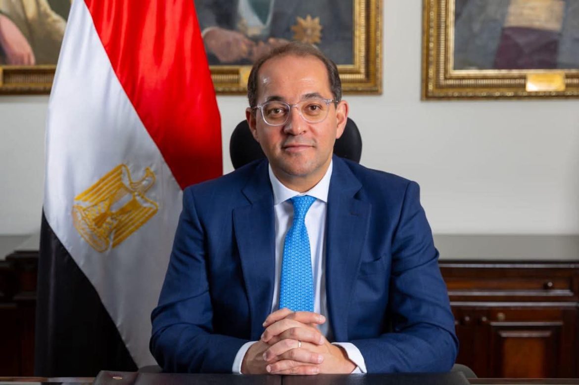 وزير المالية يدعو الشركات الفرنسية لضخ المزيد من الاستثمارات في القطاعات الحيوية