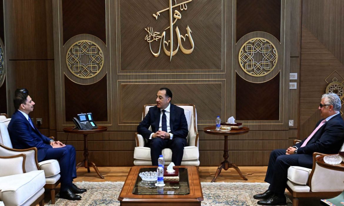 رئيس الوزراء يبحث مع «دي بي ورلد» توسيع الاستثمارات في قناة السويس