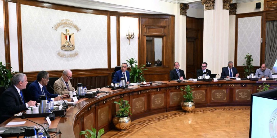 رئيس الوزراء يتابع خطة إنقاذ المؤسسات الصحفية ماليًا