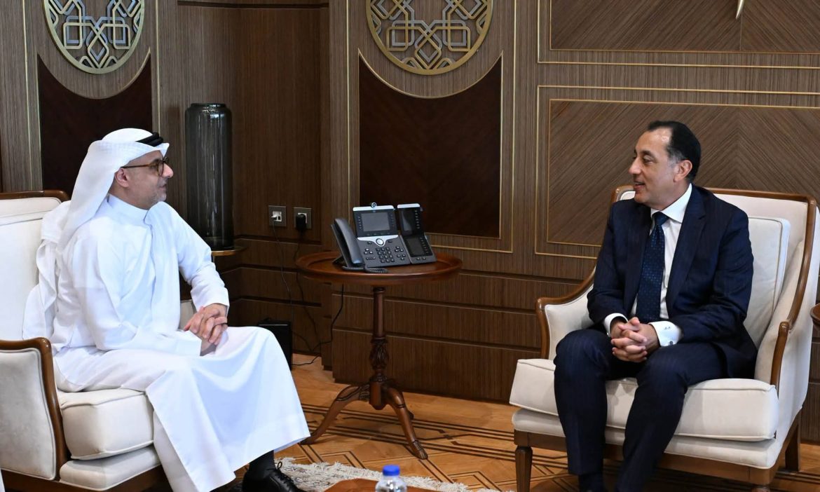 «رئيس الوزراء» يبحث الجدول الزمني لـ«رأس الحكمة» مع «المدن القابضة»