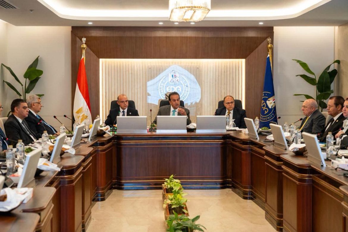 هيئة الدواء تبحث دعم التصنيع المحلي لزيادة الصادرات الاستراتيجية