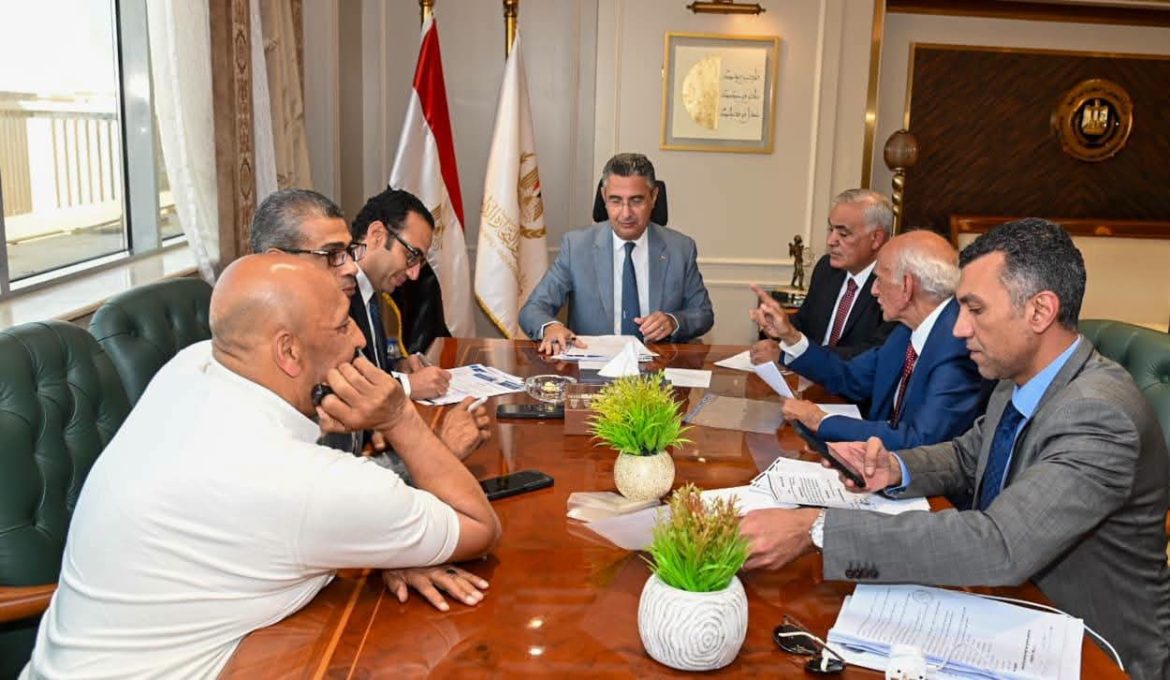 وزير التموين يبحث تطوير منظومة التموين بالتنسيق مع البرلمان