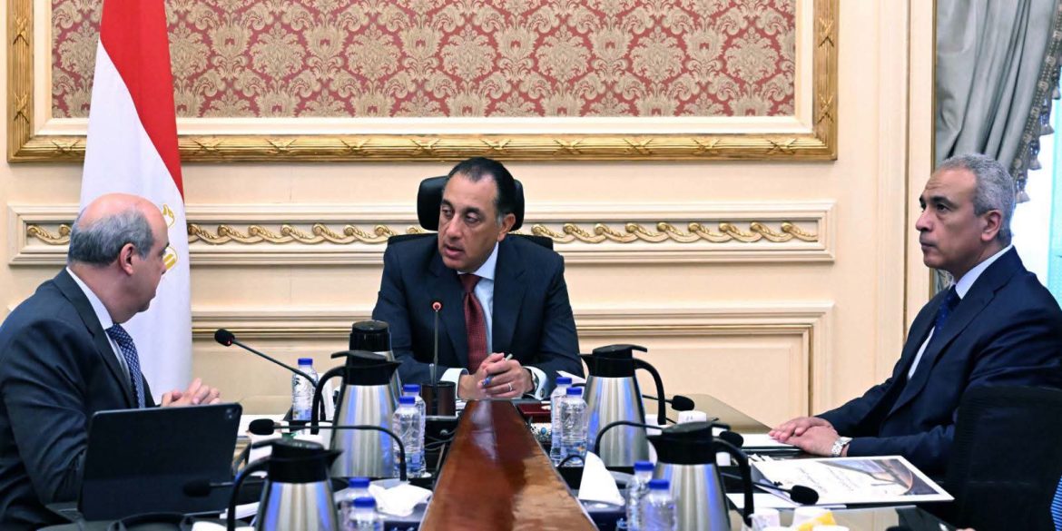 رئيس الوزراء يتابع استثمارات تطوير قطاع الطيران في مصر