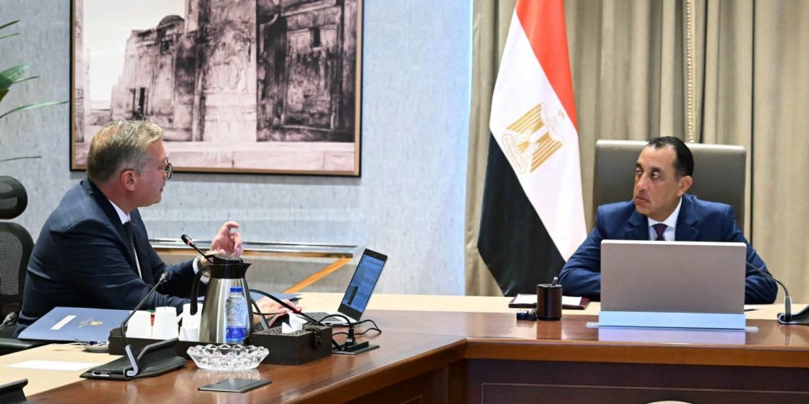 رئيس الوزراء يتابع ملف الطاقة.. واستثمارات جديدة في الطريق