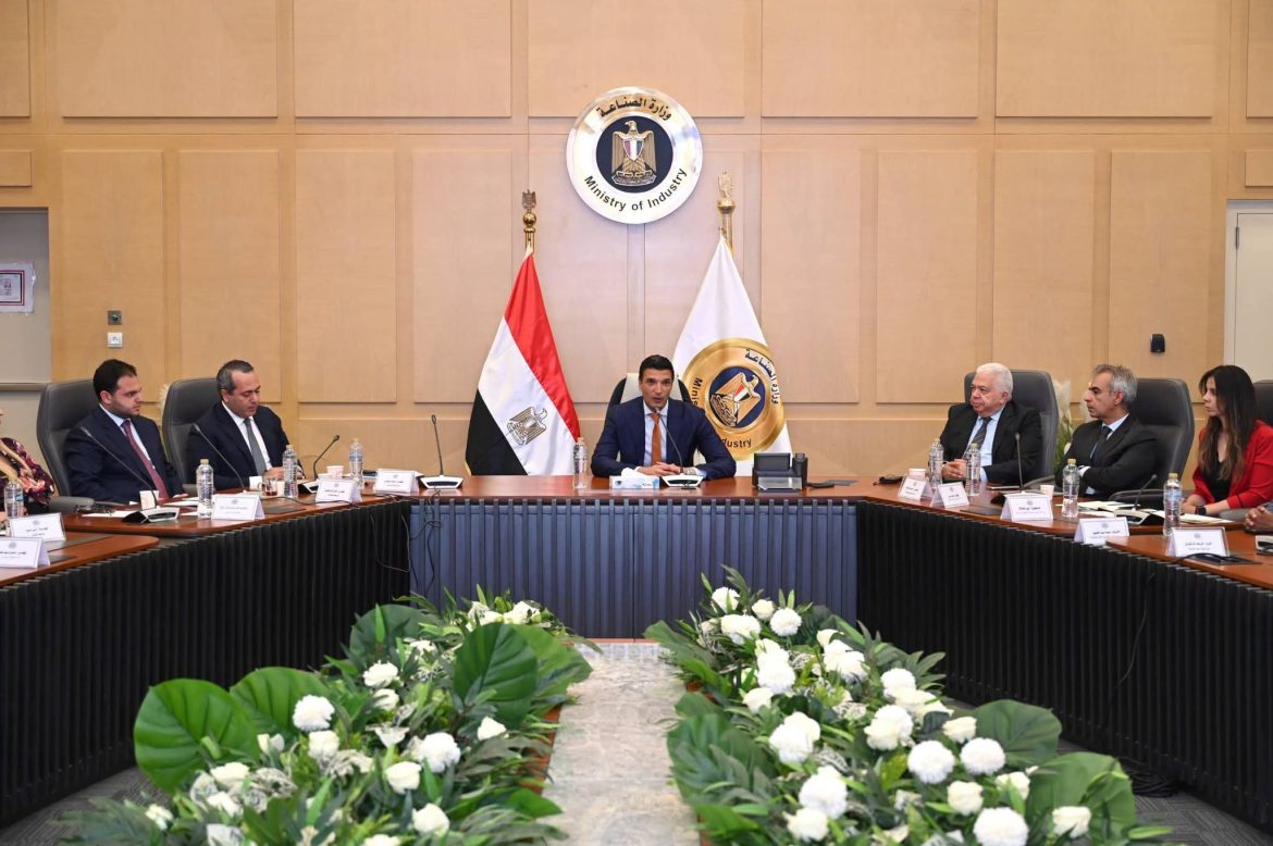 وزارة الصناعة: الطاقة الشمسية تقود خفض التكاليف والانبعاثات