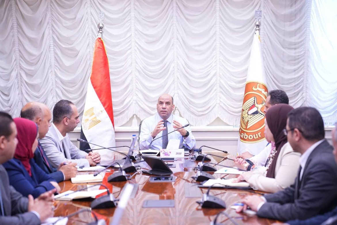 وزير العمل يتابع اللمسات الأخيرة لإطلاق المنصة الرقمية