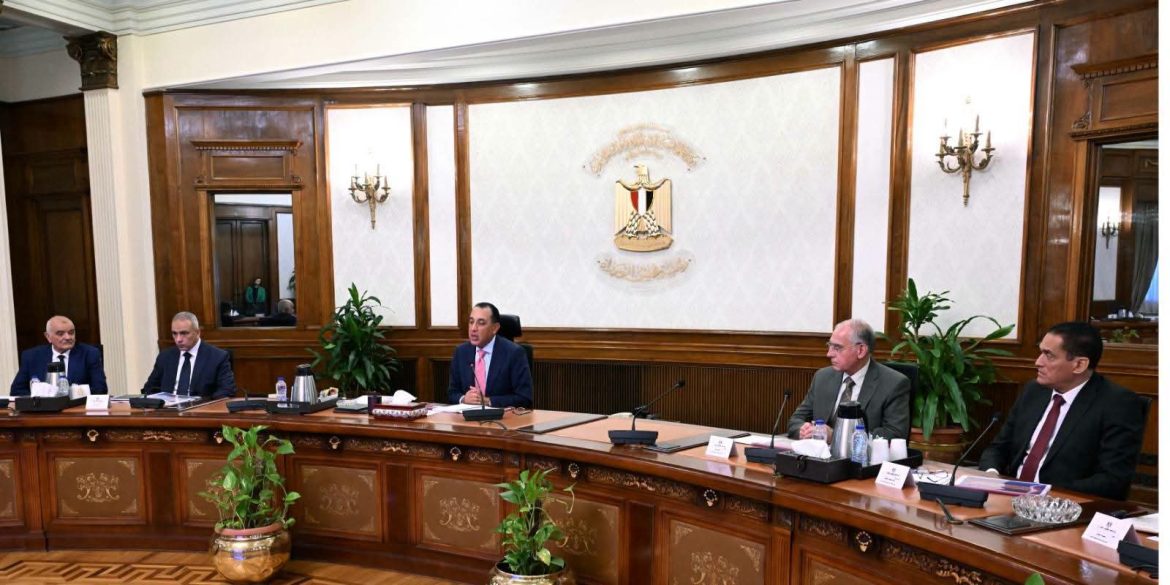 رئيس الوزراء يتابع مشروع الأجهزة التعويضية وجهود إنشاء مجمع للأطراف الصناعية