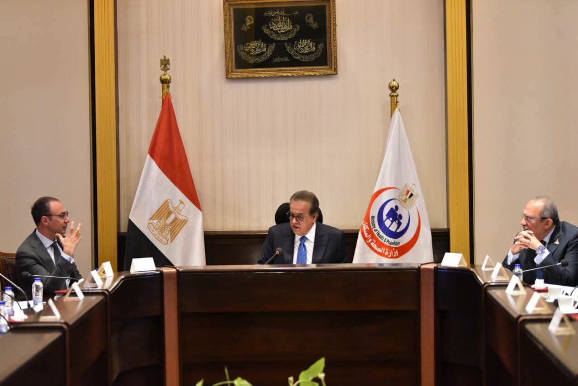 وزير الصحة يبحث ضوابط تجديد تراخيص مزاولة المهنة للأطباء