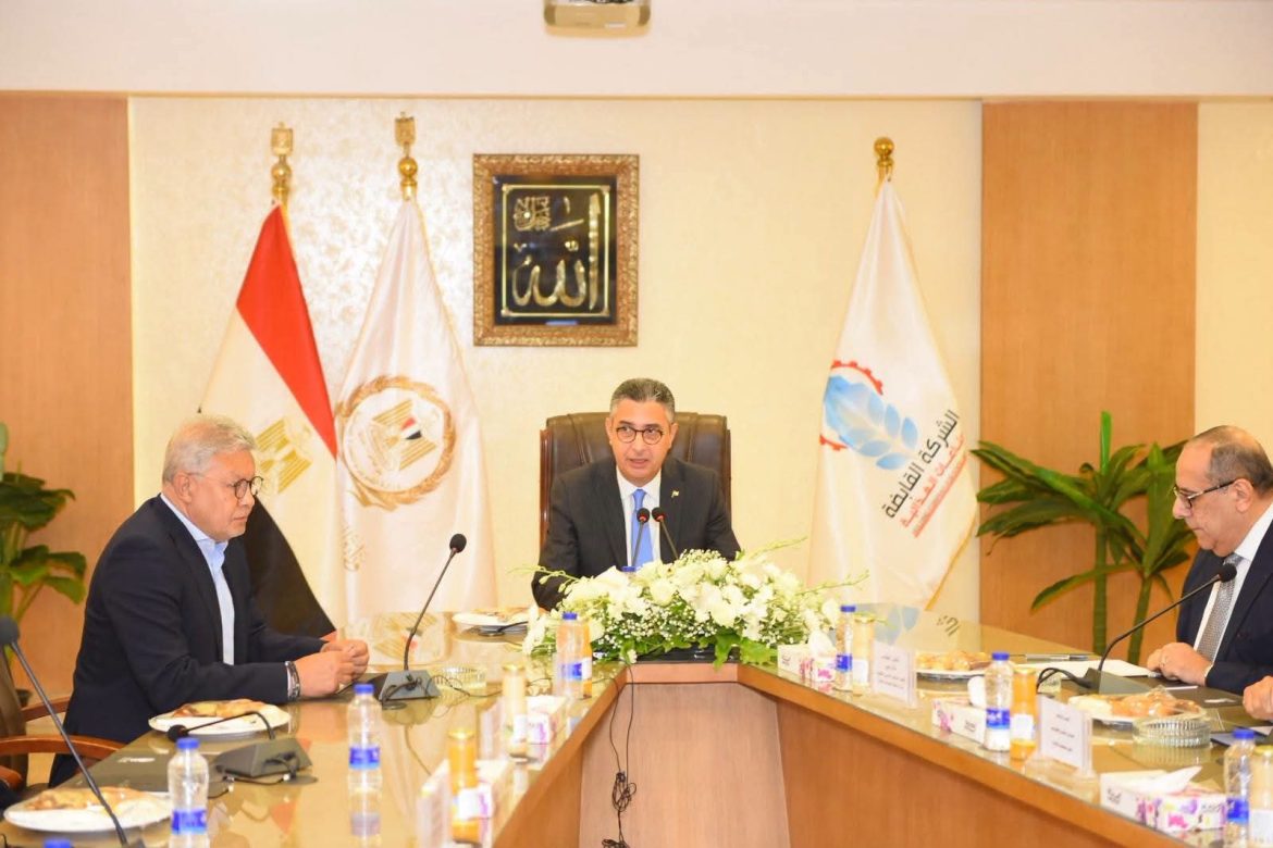 وزارة التموين: مخزون السلع آمن وخطط لتطوير «القابضة الغذائية»