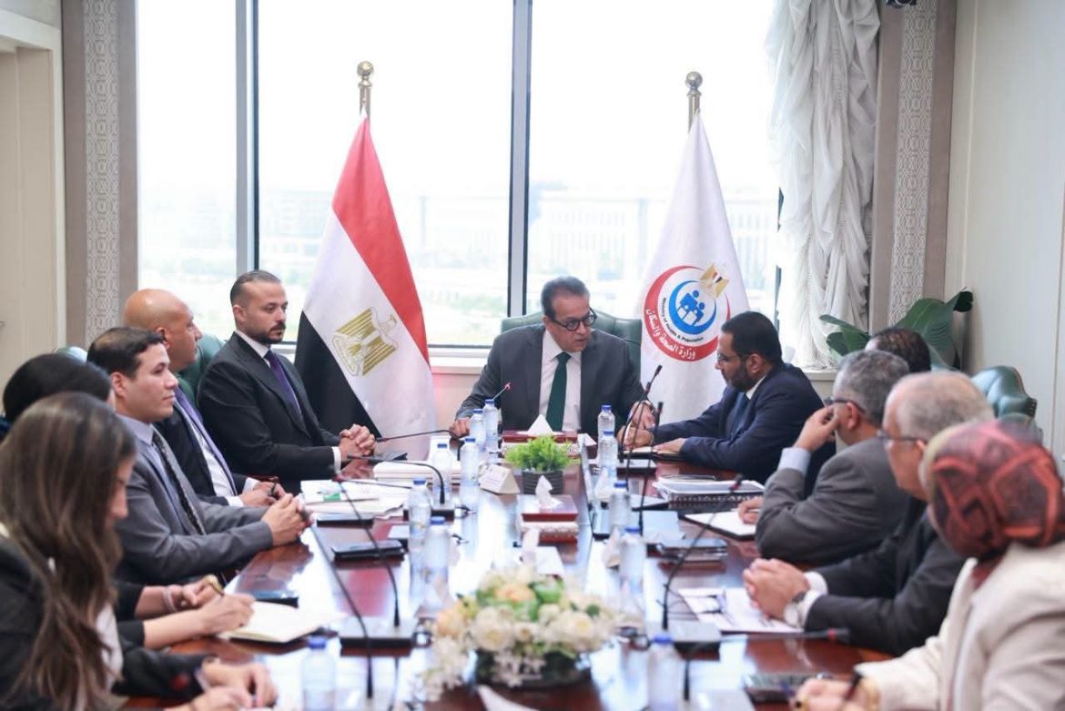 وزارة الصحة تتعاون مع مؤسسة الجارحي لتطوير الخدمات بالفيوم