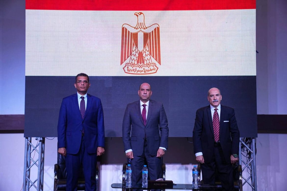 وزير العمل ومحافظة البحر الأحمر يطلقان ملتقى السلامة المهنية بالغردقة