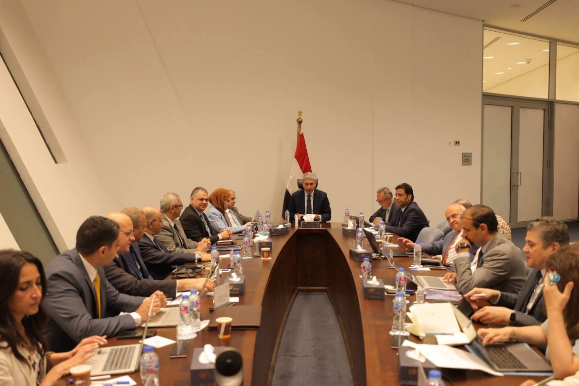 وزير السياحة يناقش تعظيم إيرادات المتحف المصري الكبير وخطط التحول الرقمي
