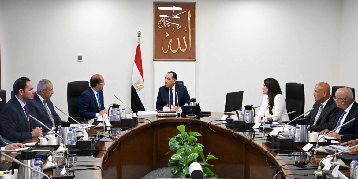 رئيس الوزراء يتابع كفاءة تشغيل محطات الصرف الصحي