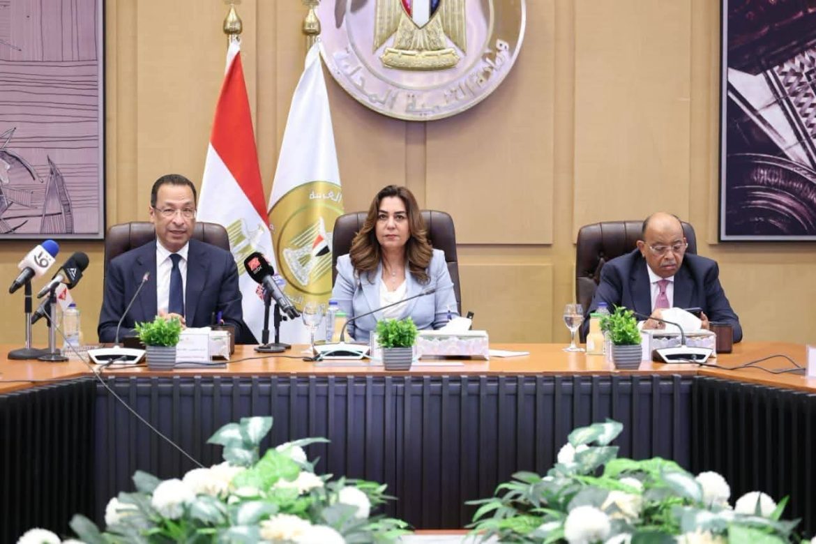 التنمية المحلية والاتصالات تطلقان خدمة تراخيص المحال العامة عبر «مصر الرقمية»