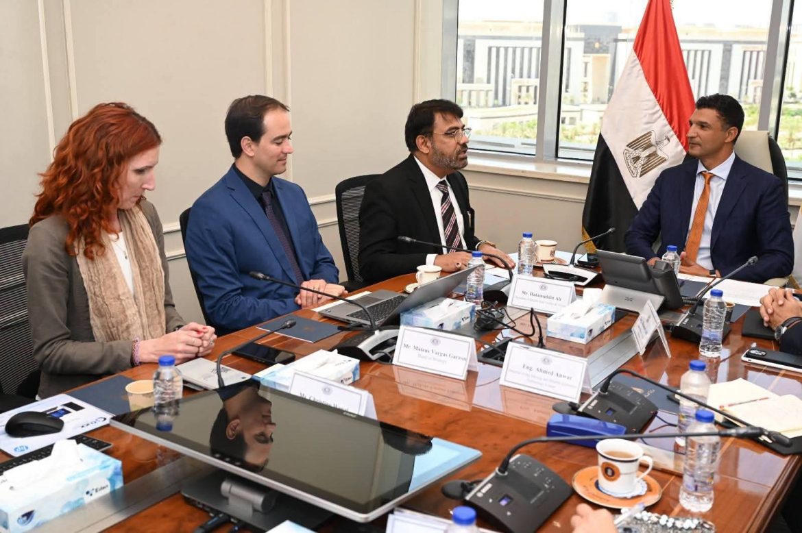 وزير الصناعة يبحث توطين إنتاج مستلزمات الصناعات الثقيلة مع شركة نمساوية