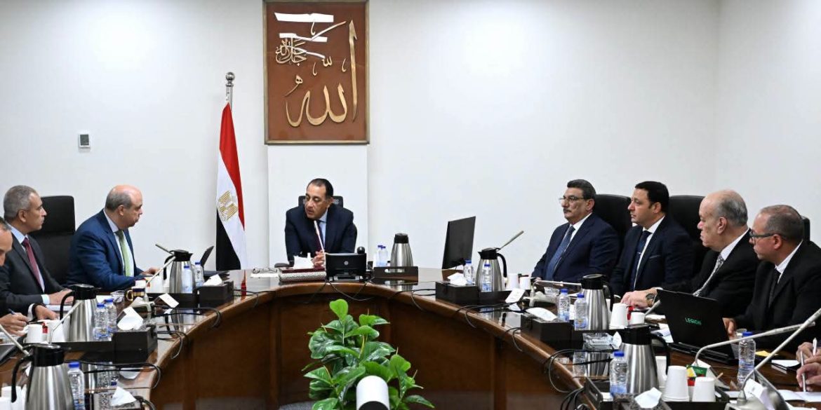 رئيس الوزراء يتابع مشروع مبنى الركاب 4 لتعزيز موقع مصر كمركز طيران إقليمي