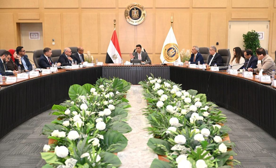 وزارة الصناعة: برنامج جديد لإحلال السيارات القديمة وتحفيز التصنيع المحلي