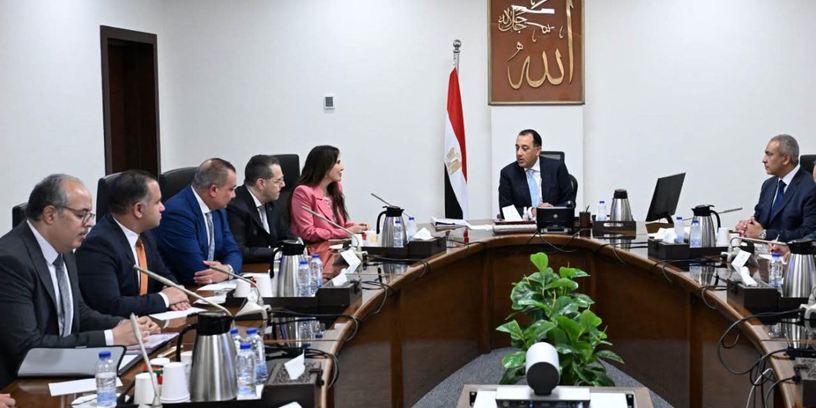 الحكومة تستعرض استراتيجية تطوير وتنمية مدن الساحل الشمالي الغربي والموقف التنفيذي