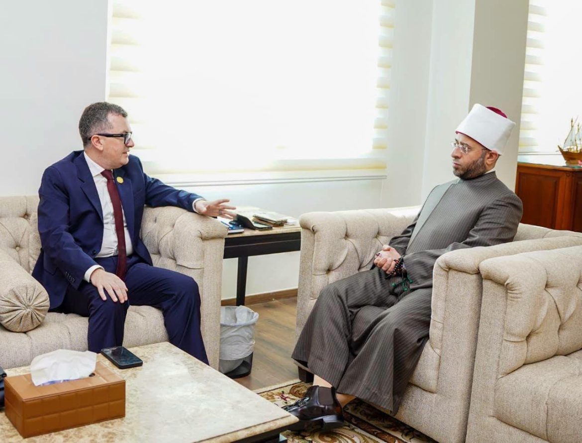 وزارتا الأوقاف والتخطيط تبحثان تعظيم العائد على الأصول العامة