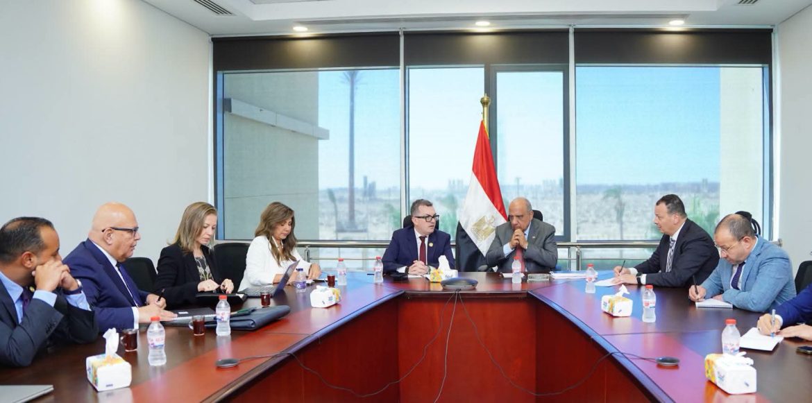 الكهرباء والتخطيط تبحثان تمويلات مبتكرة لمشروعات الطاقة