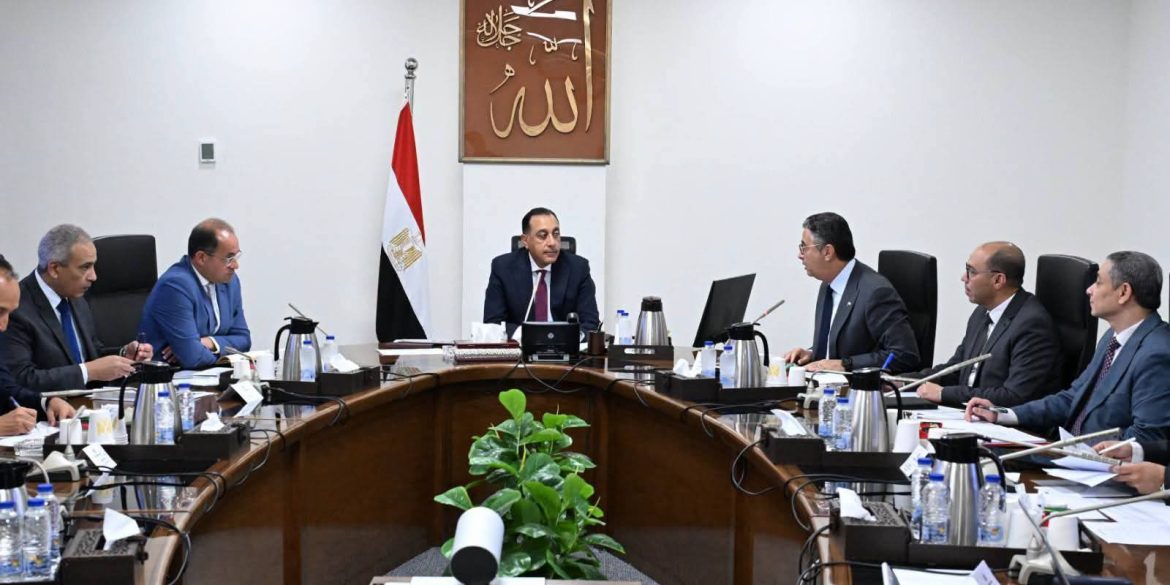 رئيس الوزراء يوجه بإنهاء التشابكات المالية مع هيئة السلع التموينية