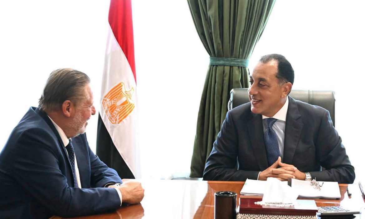 رئيس الوزراء يؤكد توافر احتياطيات النقد الأجنبي لتأمين الاحتياجات من السلع الأساسية