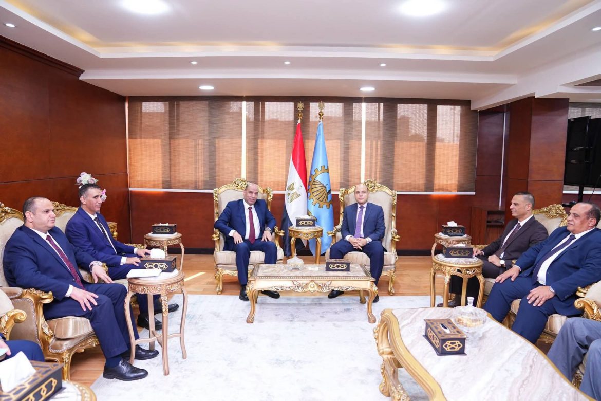 وزير العمل يبحث زيادة فرص التشغيل ودعم الصناعة في الغربية