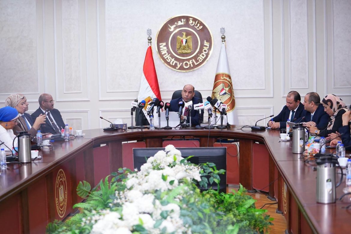 وزارة العمل: 10 قواعد جديدة تنظم العمل في شركات القطاع الخاص