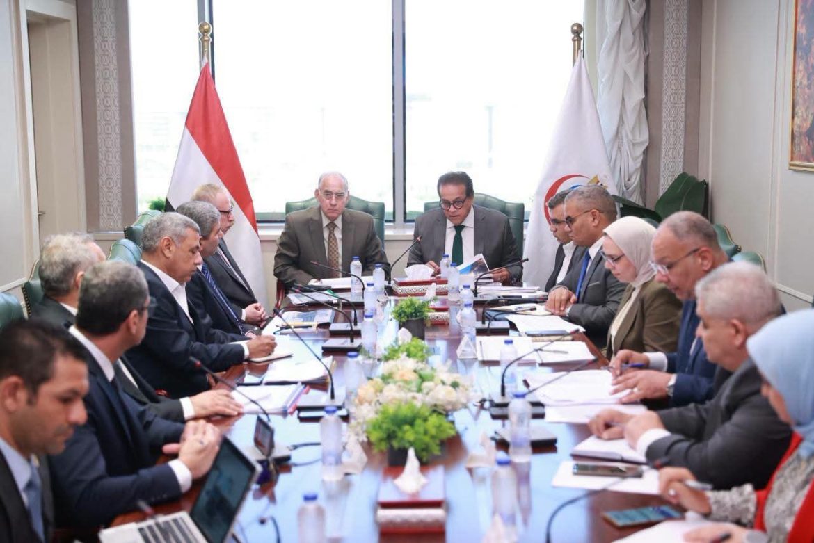 وزير الصحة يبحث تسريع تنفيذ المستشفيات والمشروعات الجديدة