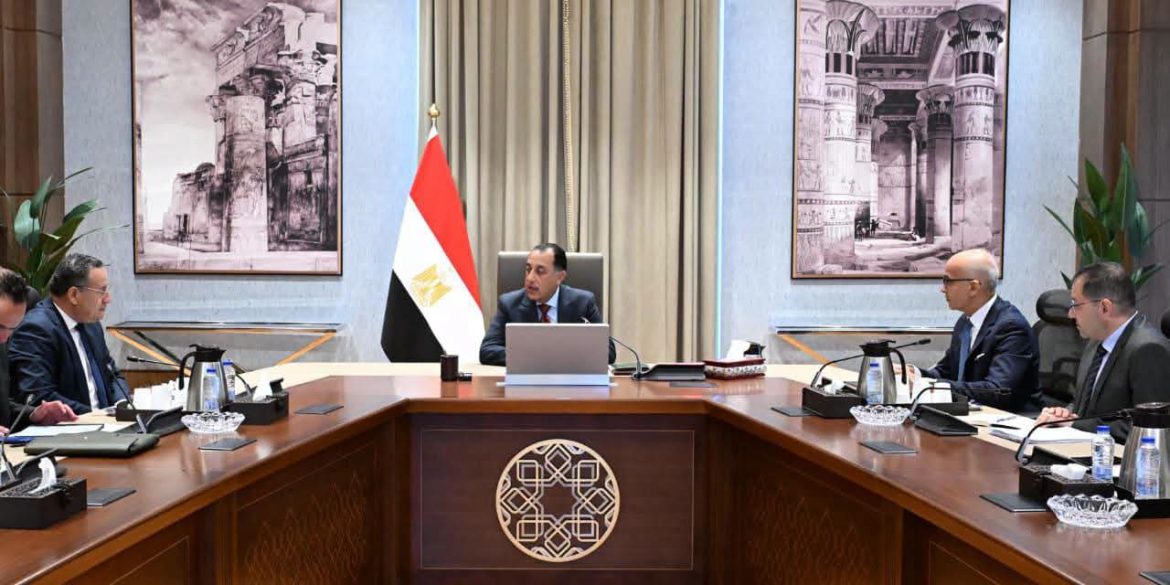 رئيس الوزراء يوجه باستكمال إجراءات الشراكة مع جامعة إكستر البريطانية وإبرام شراكات مماثلة