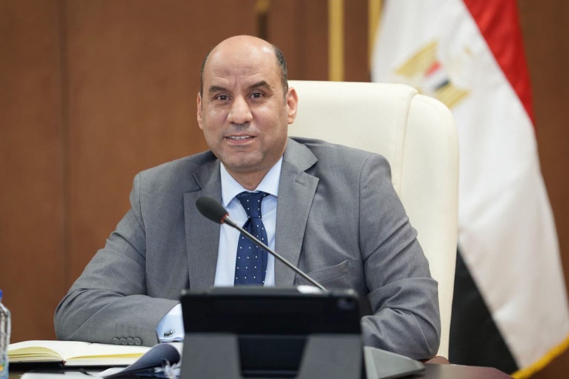 وزارة العمل تفتح الباب لتدريب «مساعدي الخدمات الصحية»