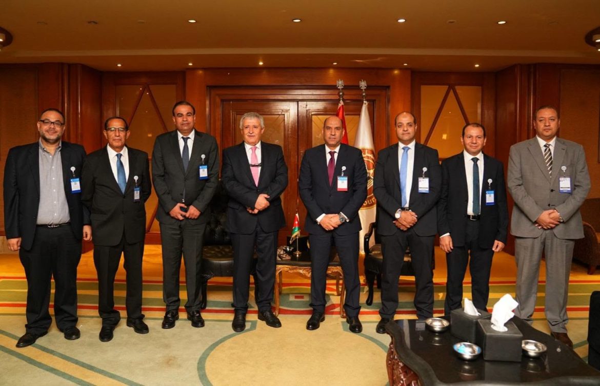وزير العمل يبحث أوضاع العمالة المصرية في الأردن والعراق