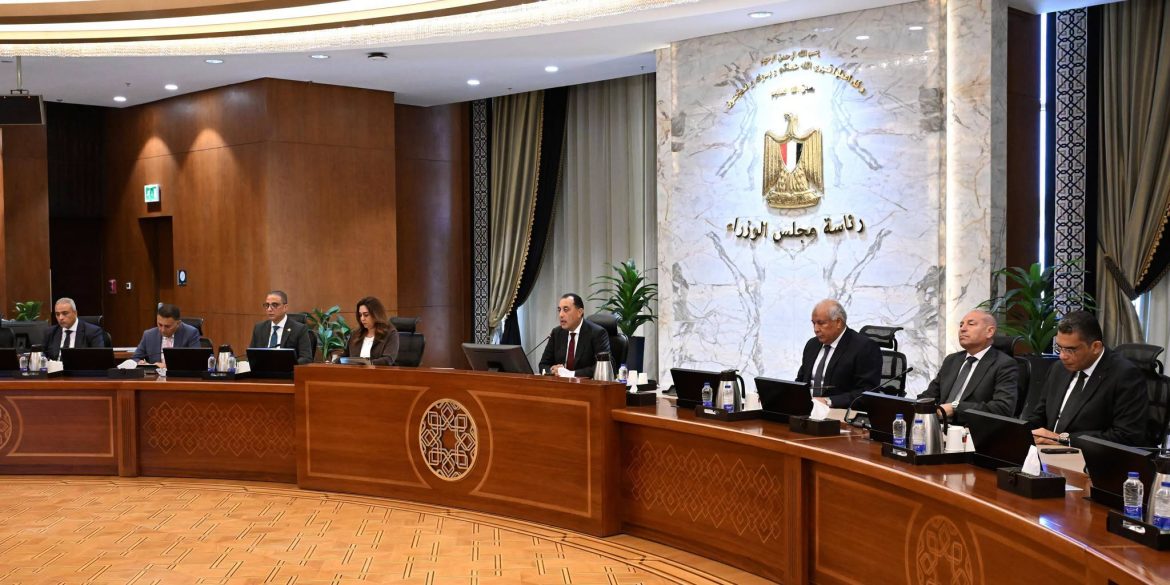رئيس الوزراء يوجه المحافظين بضبط الأسواق وخفض الأسعار