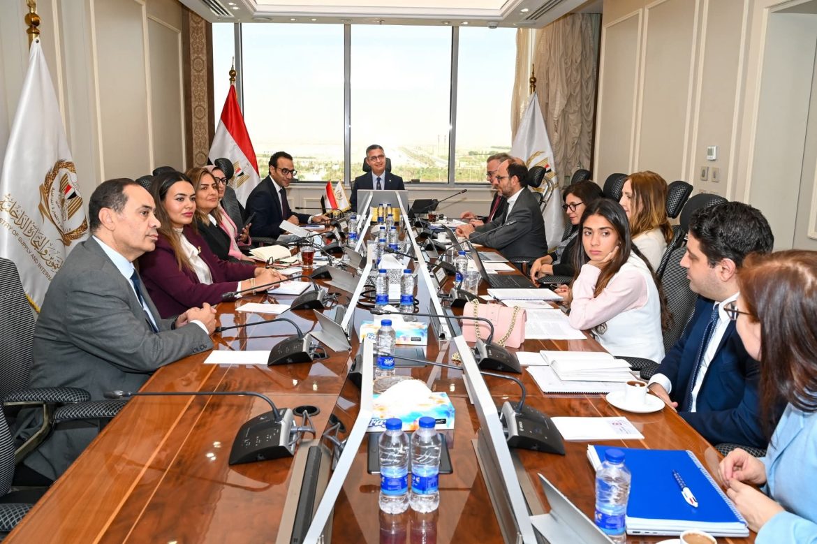 مصر وبنك الاستثمار الأوروبي تبحثان إنشاء مركز لوجيستي للحبوب
