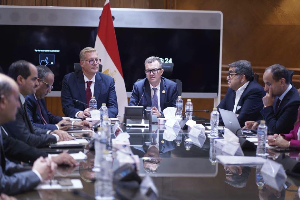 وزيرا التخطيط والبترول يبحثان زيادة إنتاج الطاقة وتقليص الاستيراد