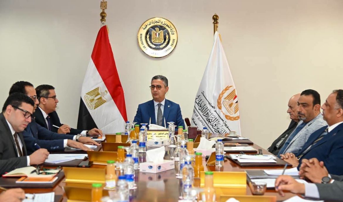 وزير التموين يبحث استقرار أسعار الدقيق والخبز السياحي