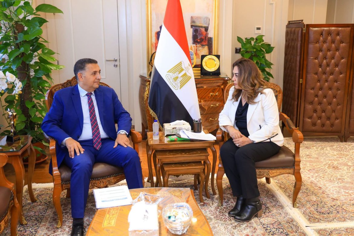 وزيرة التنمية المحلية تبحث فرص الاستثمار ومشروعات القليوبية