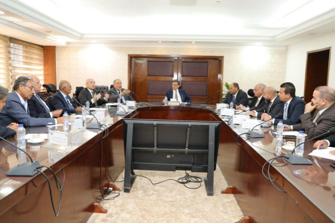 وزير الزراعة يبحث دعم الاستثمار في الأراضي الصحراوية