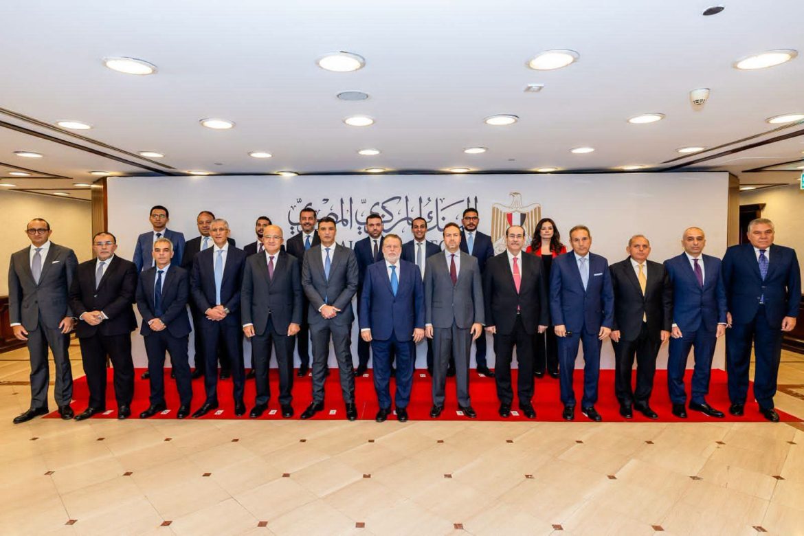 البنك المركزي ووزارة الصناعة يطلقان صندوق إعادة هيكلة المصانع المتعثرة برأسمال مليار جنيه 