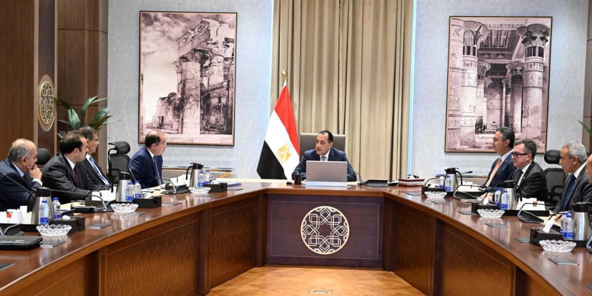 رئيس الوزراء: تأمين احتياطيات السلع أولوية للحكومة