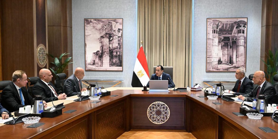 «أكوا» تبحث تعزيز استثماراتها في تحلية المياه بمصر