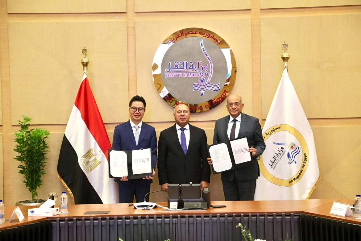 مصر والصين تبحثان إنشاء محطة بضائع جديدة بميناء المكس