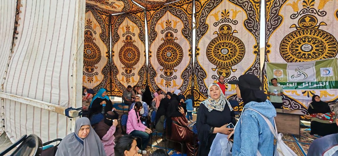 رئيس الوزراء يستعرض نتائج قافلة طبية مجانية في الجيزة